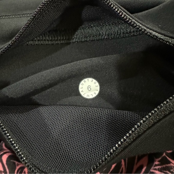 Lululemon Infinity Speed Up Short Glossy Black Size 6 - Picture 5 of 6